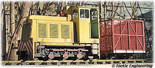 ZelmerOz.com/canesig: 
	hosting a special interest group for Australian and overseas sugar 
	cane railway (tram) modellers. Image: Tootle Engineering 16mm Clyde 
	loco and Moreton Mill bin, and link to larger image.